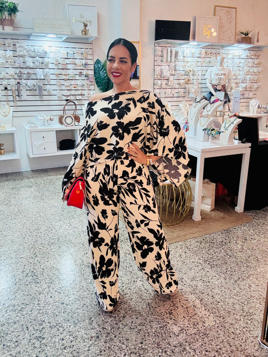 Ivory and Black Flower Set